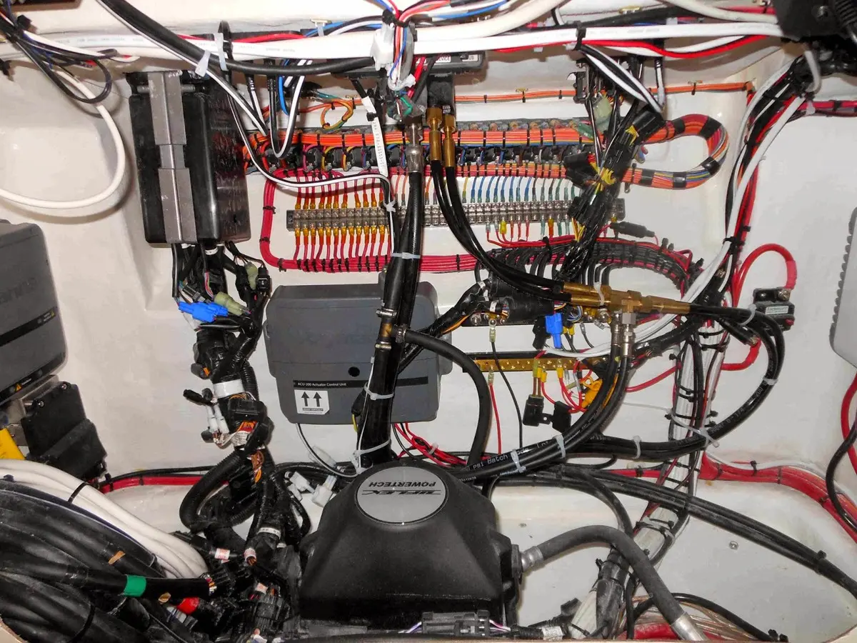 Diseño Desde Cero de Sistemas Eléctricos y Electrónicos de Embarcaciones