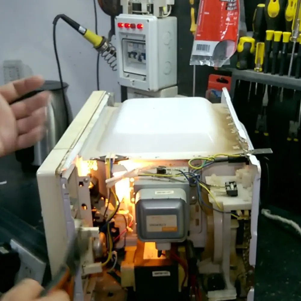 Diagnóstico y Reparación de Microondas