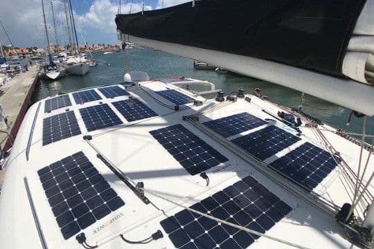 Instalación de Sistemas de Energía Renovable en Embarcaciones